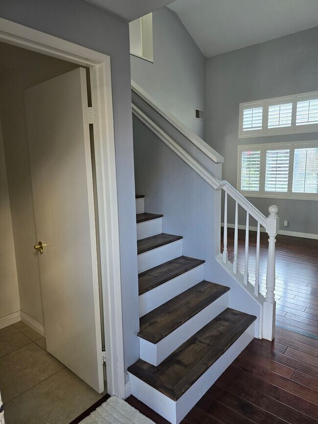 Foto del edificio - Beautiful Home in Corona for Lease
