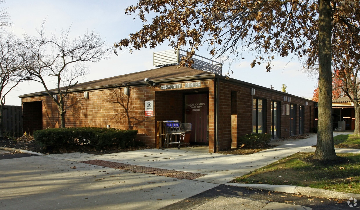 Oakwood Villa Apartments in Bedford, OH
