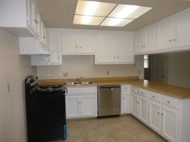 Foto del edificio - 3355 San Mateo Ct