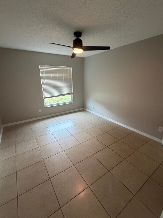Building Photo - 11510 Valencia Dr