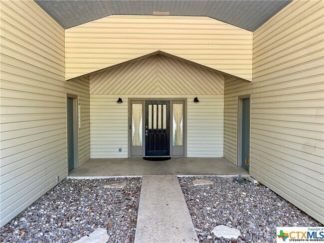 Building Photo - 396 Lake Forest