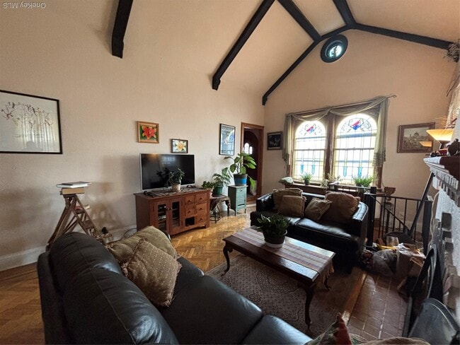 Building Photo - 329 E Chester St