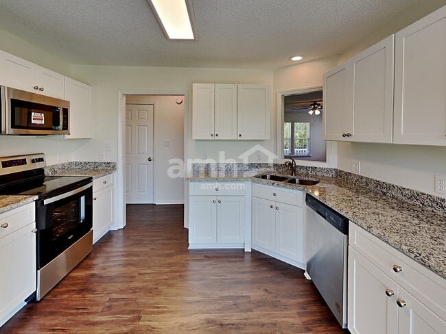 Building Photo - 116 Academy Ln