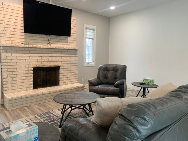 Building Photo - Executive Rental Furnished