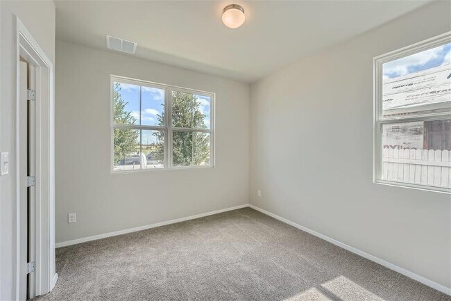 Foto del edificio - 141 Bluestem Dr