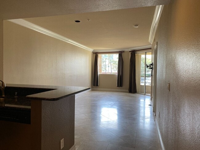 Building Photo - Meridian 2 BDR /2 BATH Luxury Condo - RESO...