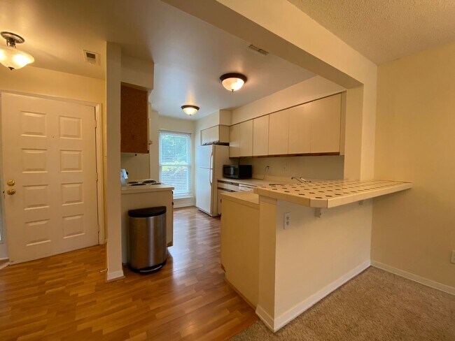 Building Photo - HERONS COVE CONDO