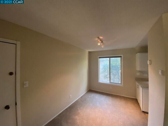 Foto del edificio - 2734 Oak Rd