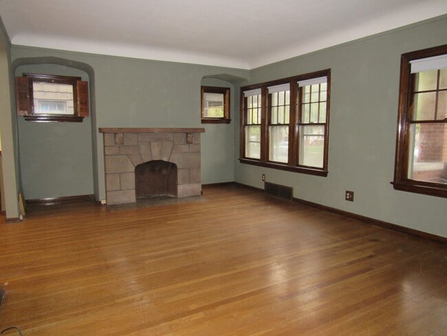 Building Photo - 2264 Northland Ave