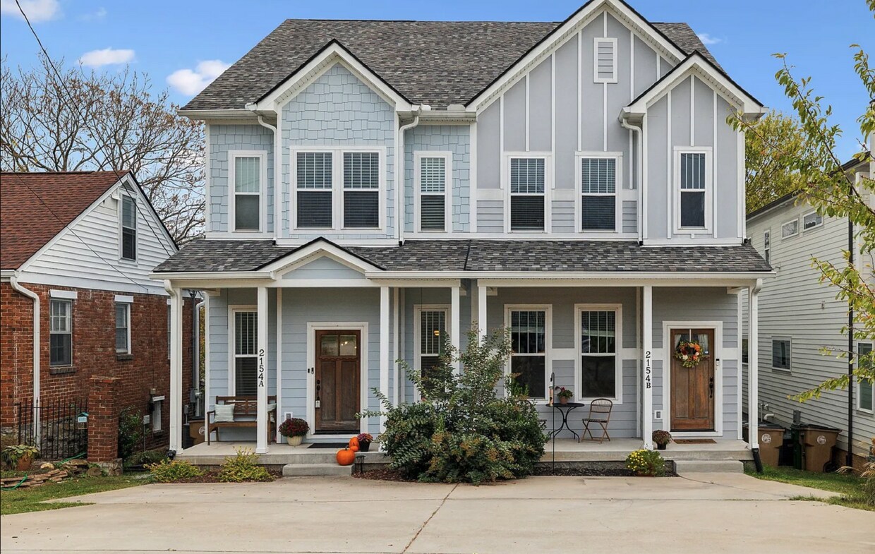 "Experience Nashville Charm: Spacious 3-Bed, 3.5-Bath Retreat on Byrum Avenue!" Fenced Back Yard! - "Experience Nashville Charm: Spacious 3-Bed, 3.5-Bath Retreat on Byrum Avenue!"
Fenced Back Yard!
