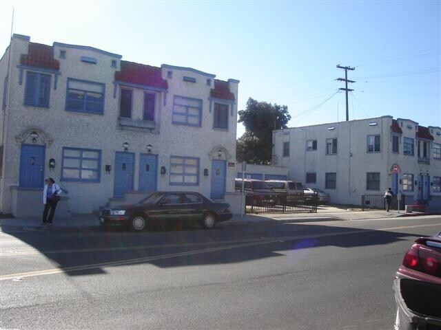 Building Photo - 1600 E 10th St
