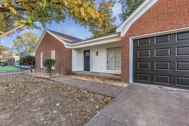 Building Photo - 8439 River Glen Dr