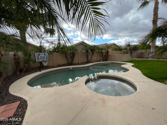 Foto del edificio - 2227 W Jasper Butte Dr
