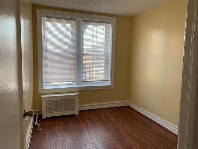 Bedroom - 556 Albany Ave