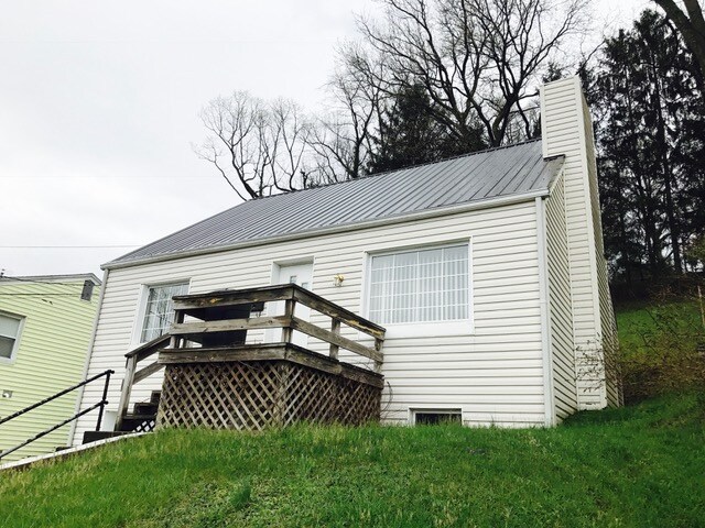 Building Photo - 235 Sunset Dr