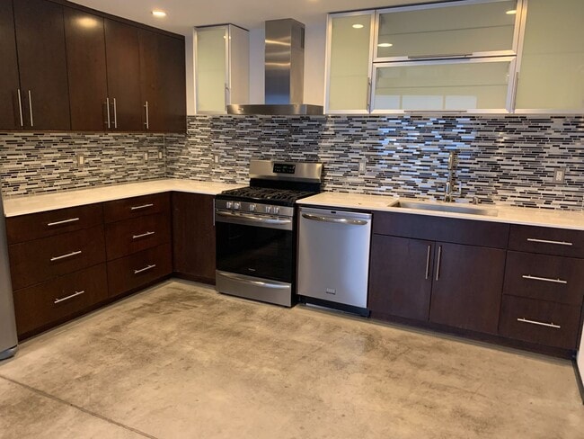 Photo - $250 off first month's rent!! Industrial t... House