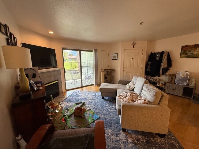 Foto del edificio - Chic & Spacious East Boulder Condo Just St...