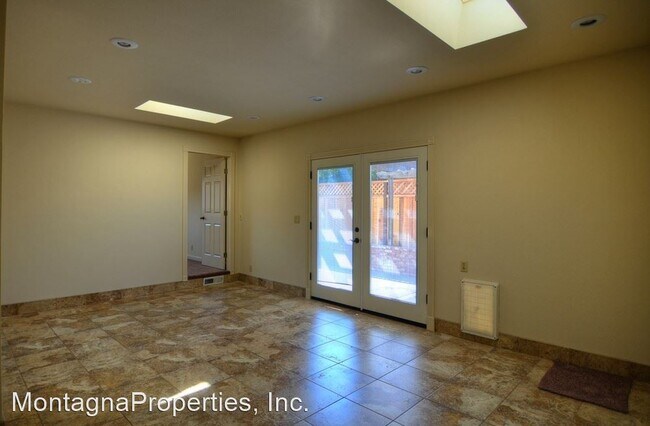 Foto del edificio - 3 br, 2 bath House - 2693 Elliot St
