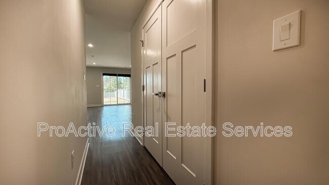 Building Photo - 561 Westport St