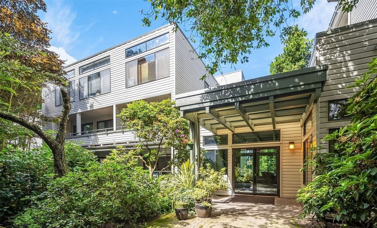 Primary Photo - Experience Capitol Hill Living: Studio in ...