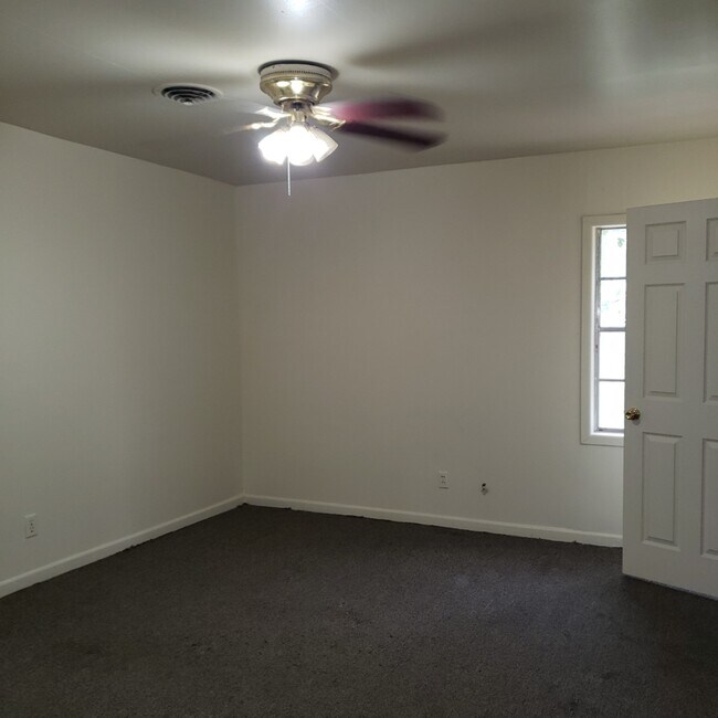 Building Photo - 309 Fowzer St