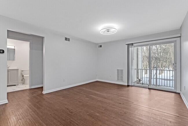 Foto del edificio - 56 Maple Ln