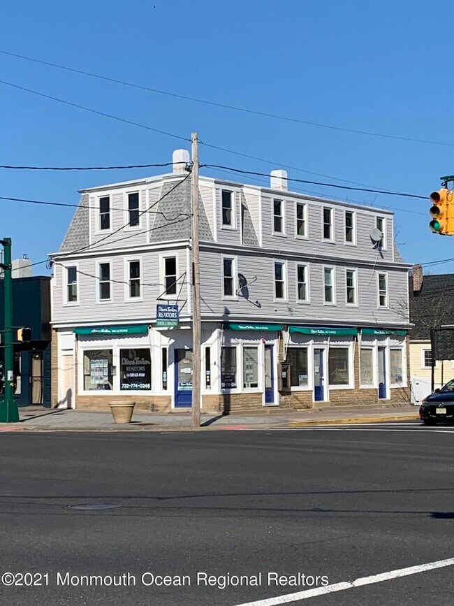 Building Photo - 500 Main St
