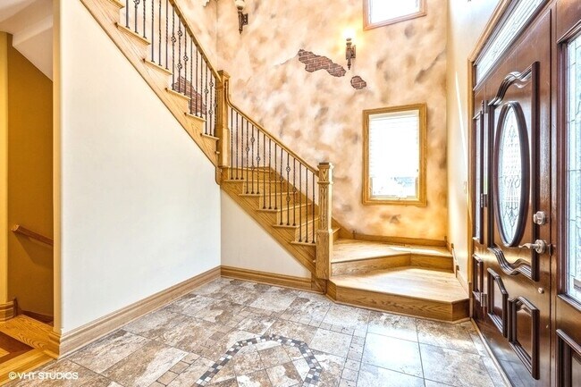 Foto del edificio - 5053 N Oconto Ave