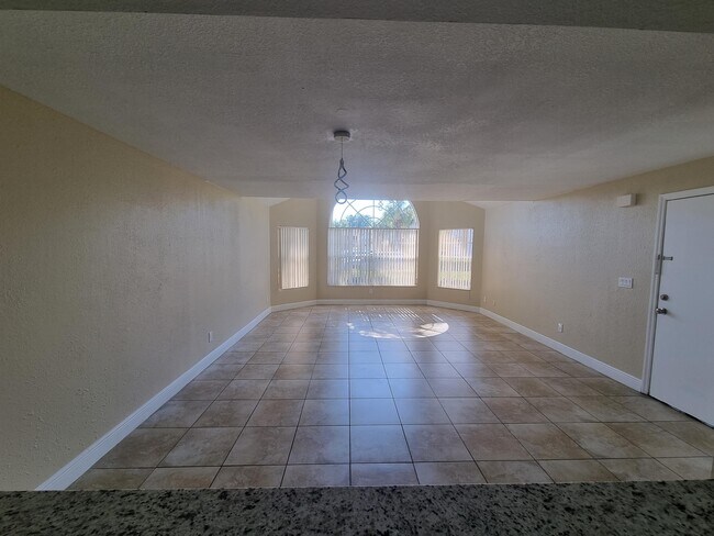 Foto del edificio - 2474 Sweetwater Club Cir