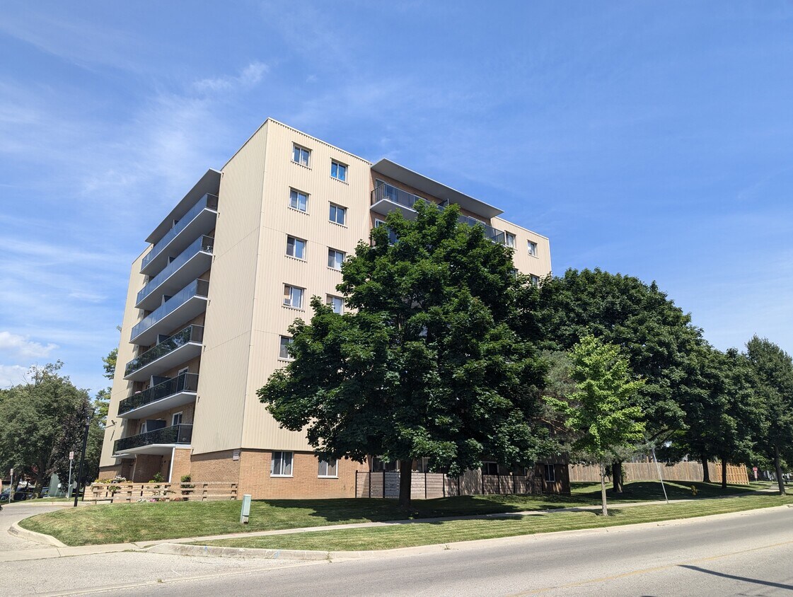 Building Photo - 160-160 Emery St W