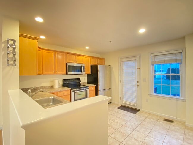 Kitchen - 38 Boxberry Ln