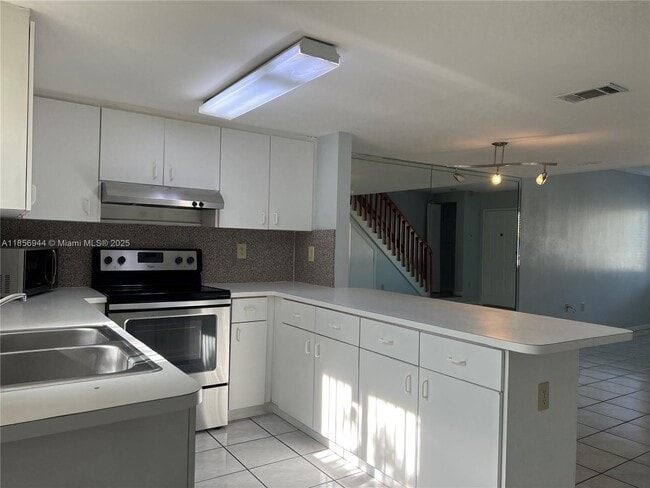 Foto del edificio - 511 NW 82nd Ave