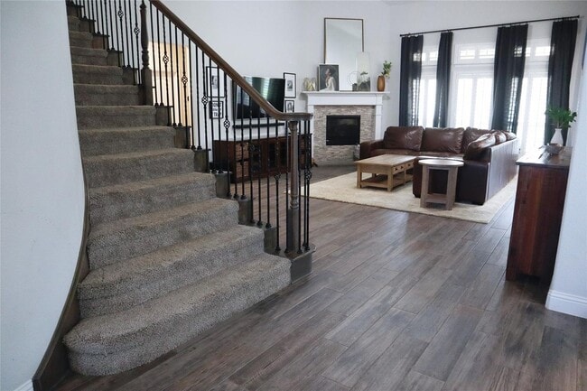 Building Photo - Room to S P R E A D out!