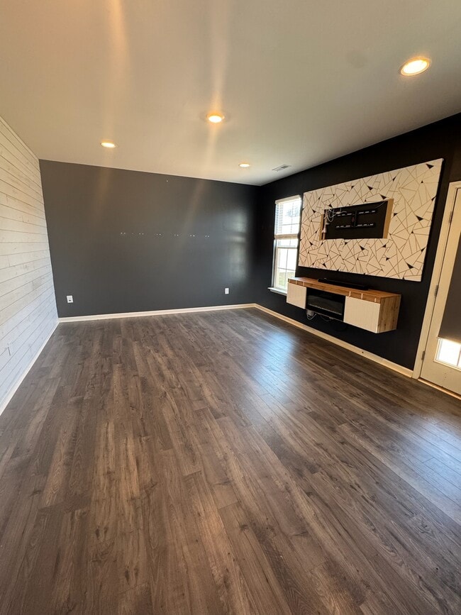 Building Photo - 670 Spruce Garden Ct