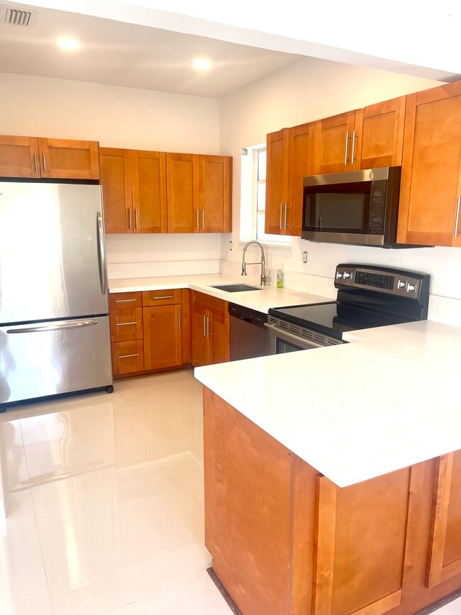 Foto del edificio - 1931 SW 17th Ct