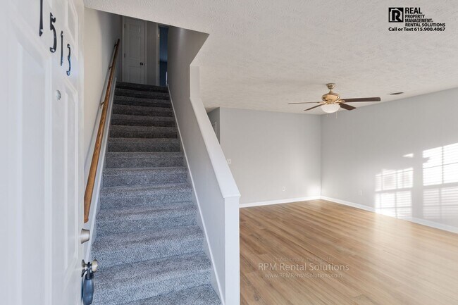 Foto del edificio - Modern 2BR Townhome Near MTSU, Washer & Dryer Included
