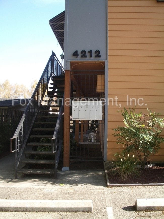 Building Photo - 4212 SE 15th Ave