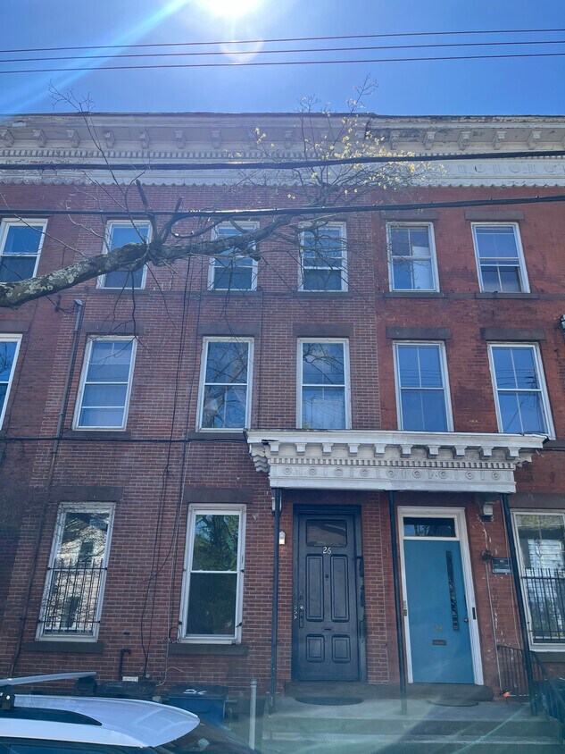 Primary Photo - 26 Lyon St
