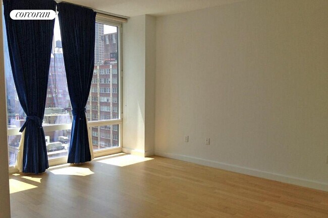 Foto del edificio - 247 W 46th St