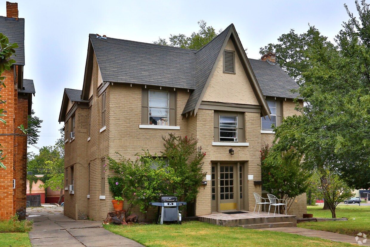 Primary Photo - 609-611 NW 28th