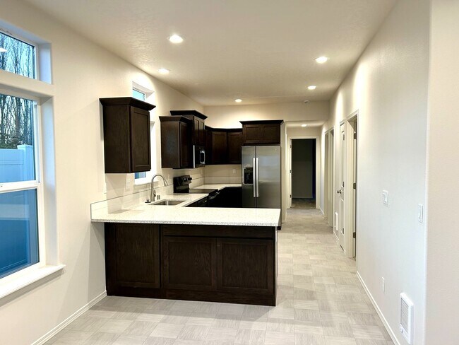 Foto del edificio - New Single Level 3BR Home in Southridge/Sun Ridge Community