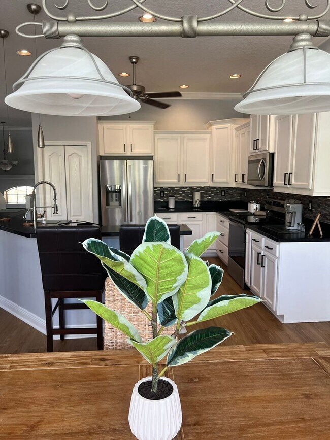 Foto del edificio - VACATION AT HOME 3 Bedroom Single Family H...
