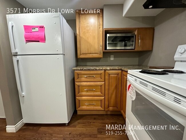 Building Photo - UPDATED 1+1BED/1BATH LOWR UNIT! INCLUSIVE!