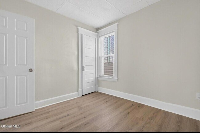 Foto del edificio - 311 Division St