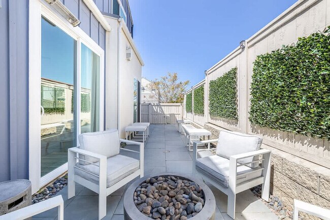 Foto del edificio - 1416 MacKinnon Ave