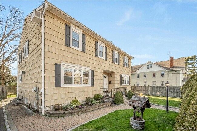 Building Photo - 570 N Barry Ave