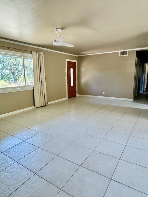 Building Photo - 5117 Myrtle Dr