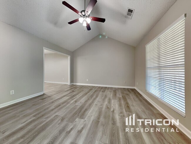 Foto del edificio - 699 Creek Stone Dr