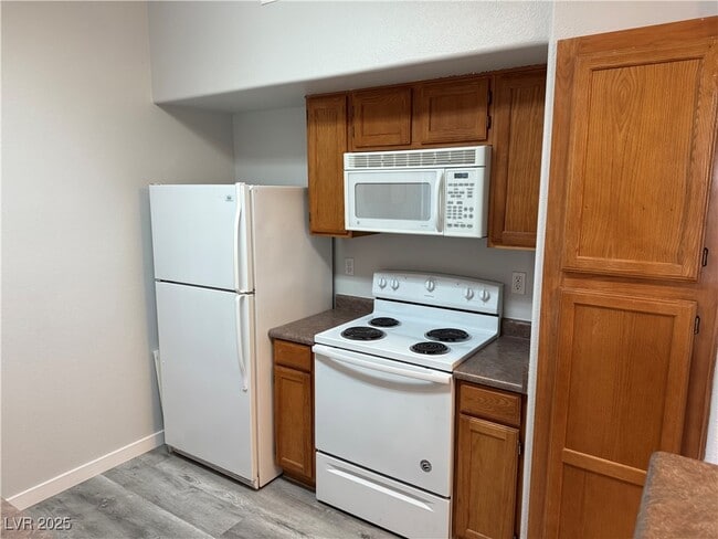 Building Photo - 7255 W Sunset Rd