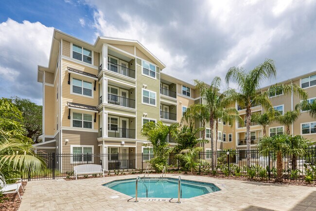 Spa climatizado - The San Juan 55+ Senior Living